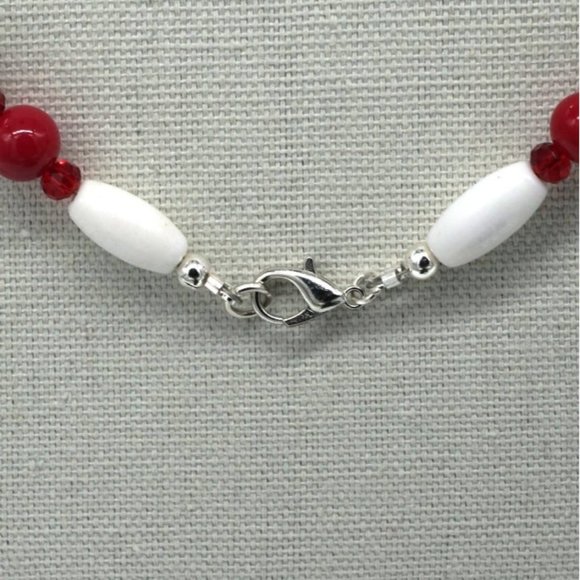 Necklace with Heart Locket, white and red beads. Lobster clasp. - Picture 4 of 4